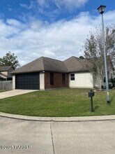 10717 Grace Ln in Baton Rouge, LA - Foto de edificio - Building Photo