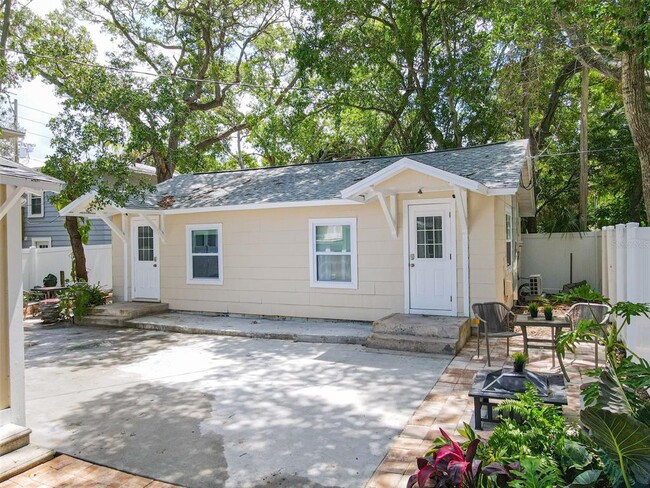 property at 609 N Osceola Ave