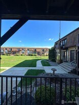 405 N Oaks Blvd in North Brunswick, NJ - Building Photo