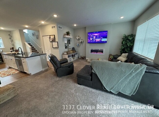 3137 Clover Ridge Dr in Chaska, MN - Foto de edificio - Building Photo