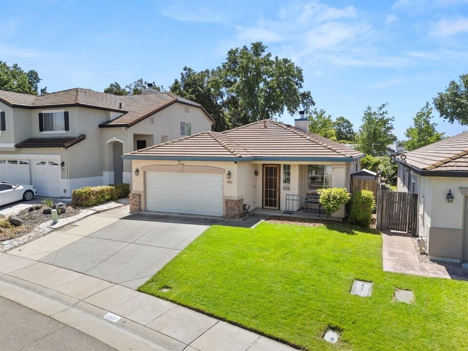 6504 Trailride Way in Citrus Heights, CA - Building Photo