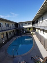7745 Laurel Canyon Blvd. in North Hollywood, CA - Foto de edificio - Interior Photo