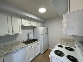 271 Autumn Chapel Way in Rochester, NY - Building Photo - Building Photo