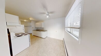 10222-10105 105 Ave in Grande Prairie, AB - Building Photo - Building Photo