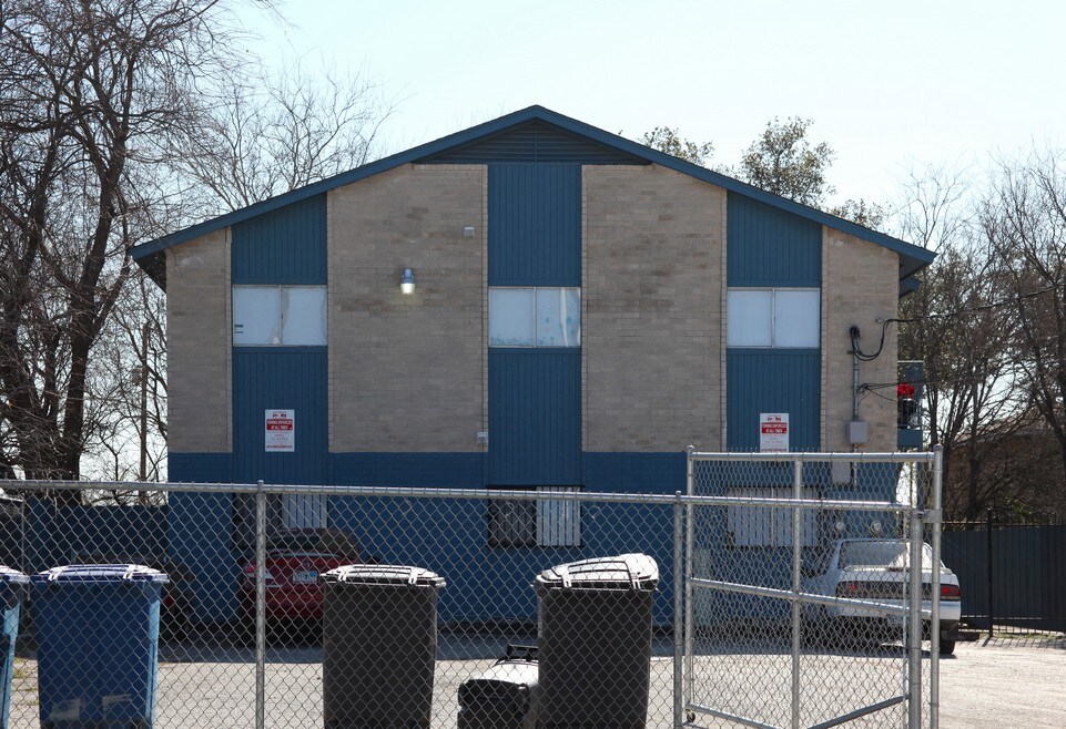 San Pedro House Apartments in San Antonio, TX - Building Photo