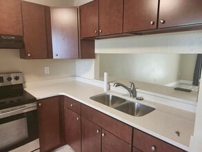 2912 Westmoreland Ct, Unit Veterans Villas in New Port Richey, FL - Building Photo - Building Photo