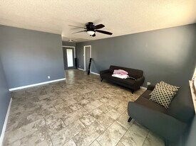 5717 La Anita Ave NW in Albuquerque, NM - Building Photo