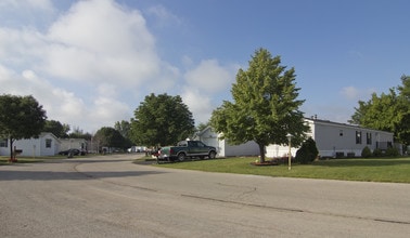 Lakeshore Landing in North Fond Du Lac, WI - Foto de edificio - Building Photo