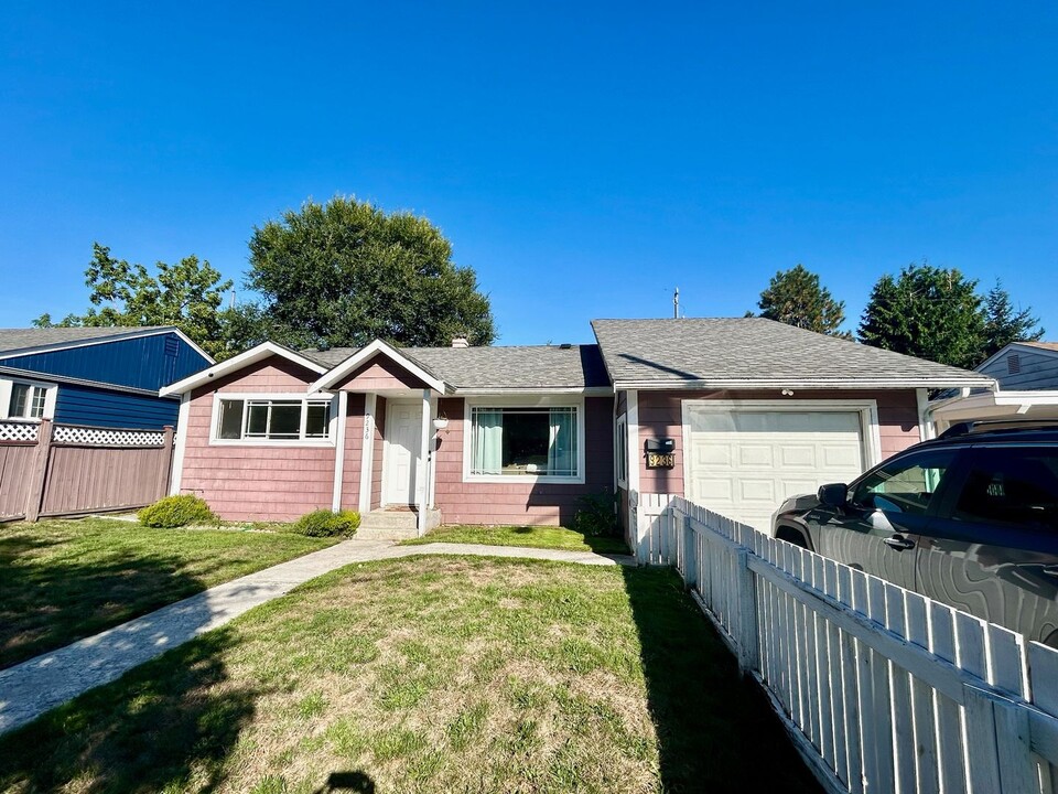 9236 31st Ave SW in Seattle, WA - Building Photo