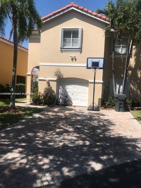 1734 Royal Palm Way in Hollywood, FL - Foto de edificio - Building Photo