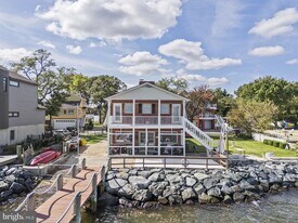 2112 Lake Dr in Pasadena, MD - Building Photo