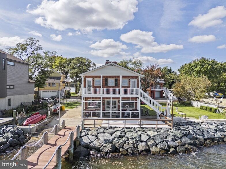 2112 Lake Dr in Pasadena, MD - Building Photo