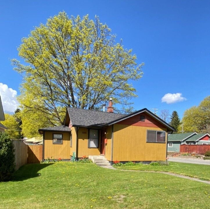 1049 N 2nd St in Coeur d'Alene, ID - Building Photo