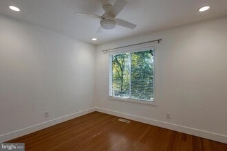 5250 Pooks Hill Rd in Bethesda, MD - Building Photo - Building Photo