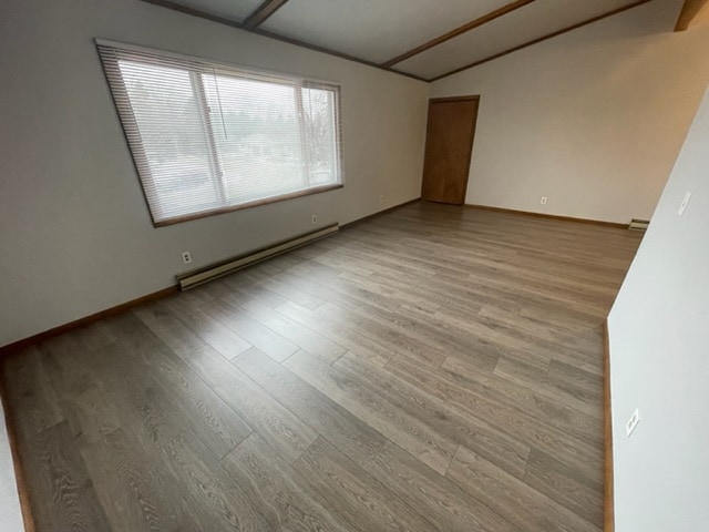 124 Cherry Ave, Unit 4 in Francis Creek, WI - Foto de edificio - Building Photo