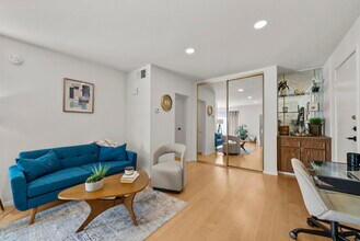 1735 N Fuller Ave, Unit 1735 Fuller #425 in Los Angeles, CA - Building Photo - Building Photo