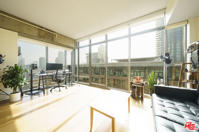 property at 1100 S Hope St