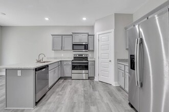 105 Sherwood Ct, Unit 2 in Rincon, GA - Foto de edificio - Building Photo