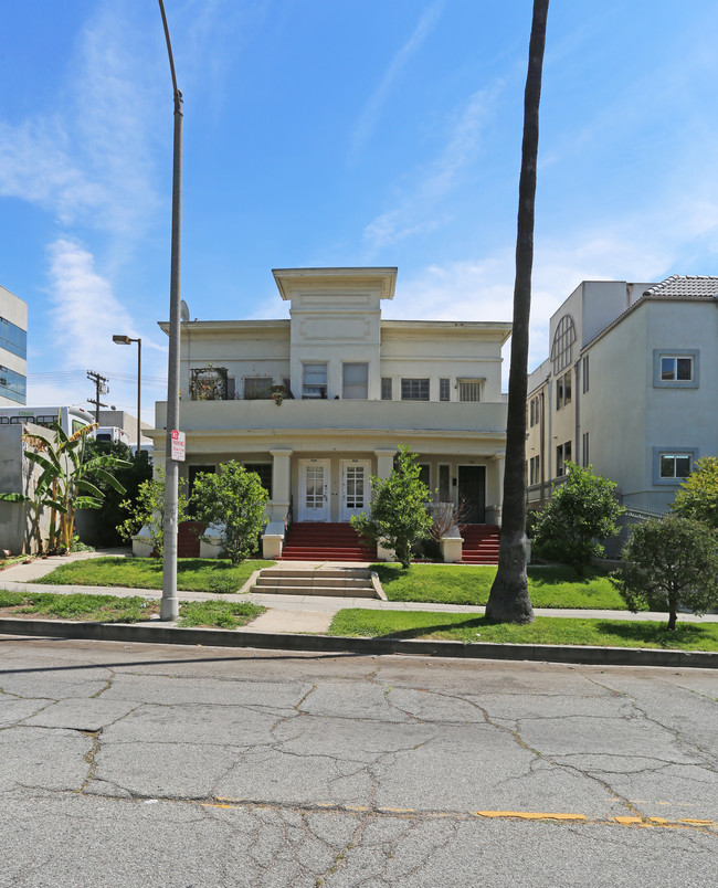 830 S New Hampshire Ave in Los Angeles, CA - Foto de edificio - Building Photo