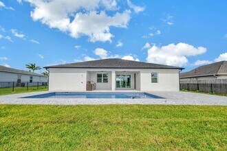 912 SW Bellevue Ave in Port St. Lucie, FL - Building Photo - Building Photo