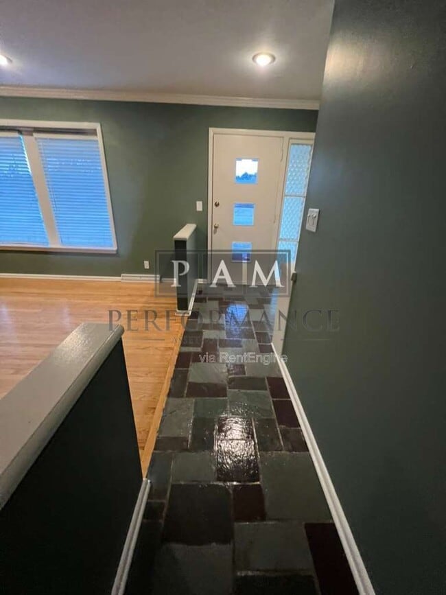 8862 N Malibu Dr in Bayside, WI - Building Photo - Building Photo