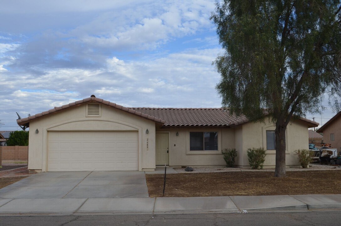 2689 S Pinedale Ave in Yuma, AZ - Building Photo