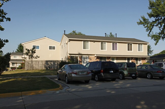 University Townhouses Cooperative in Ann Arbor, MI - Building Photo - Building Photo