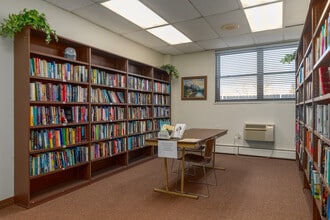 Bethany Manor Apartments 55+ in Keyport, NJ - Foto de edificio - Interior Photo