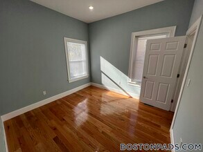 29 Alpine St, Unit 1 in Somerville, MA - Building Photo - Building Photo