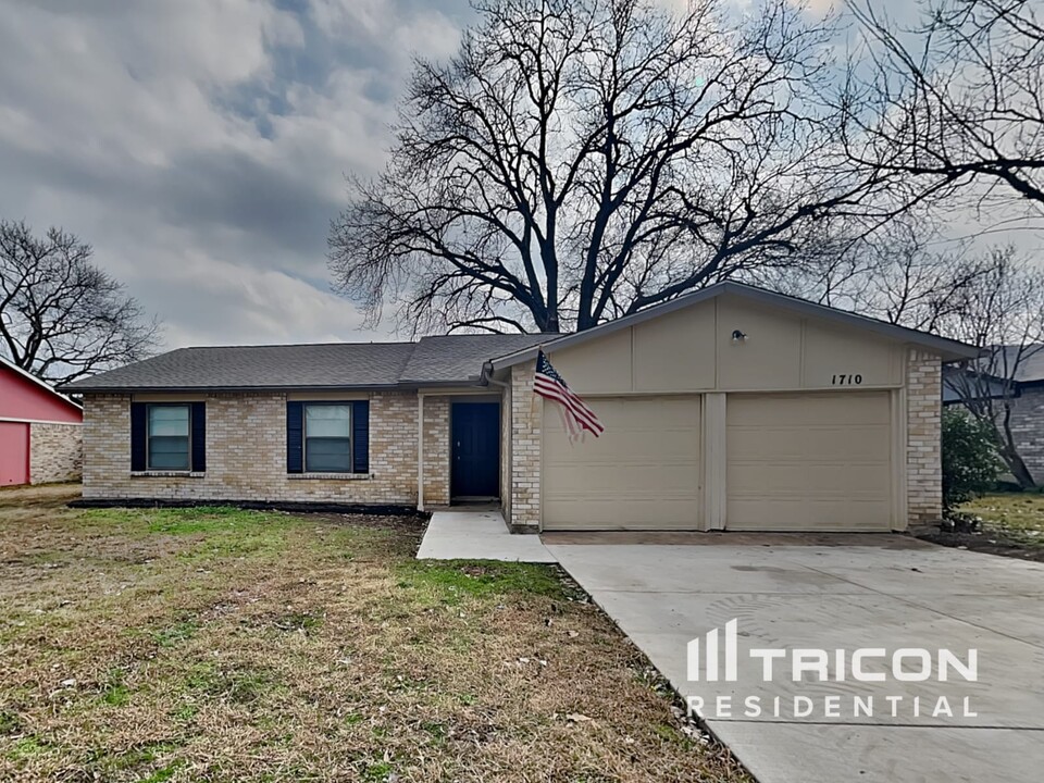 1710 Palmwood Trail in Arlington, TX - Building Photo