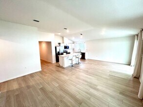 1046 Panther Lk Pkwy in Jacksonville, FL - Building Photo - Building Photo