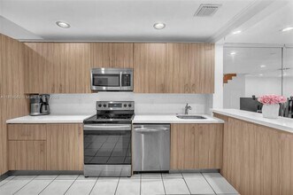 3825 Estepona Ave in Doral, FL - Building Photo - Building Photo