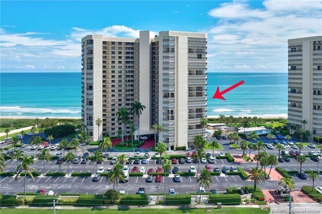 9500 S Ocean Dr in Jensen Beach, FL - Foto de edificio - Building Photo