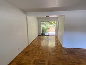 5414 Village Grn, Unit 5414 Village Green in Los Angeles, CA - Foto de edificio - Building Photo