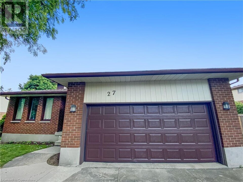 27 Youngman Dr in Guelph, ON - Building Photo