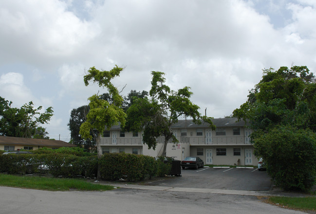 6034 Arthur St in Hollywood, FL - Building Photo - Building Photo