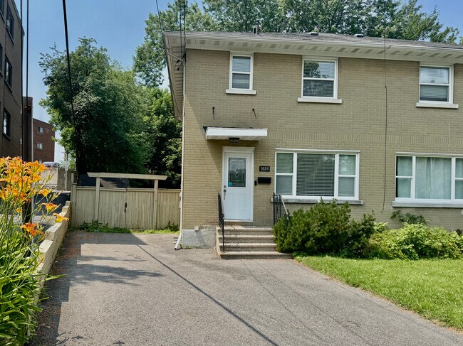1024 Panet St in Ottawa, ON - Building Photo - Building Photo