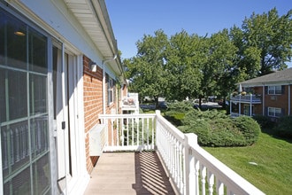 Fairfield Sunrise Gardens in Bohemia, NY - Foto de edificio - Interior Photo