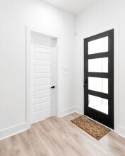 5703 Dolores St in Houston, TX - Building Photo - Building Photo