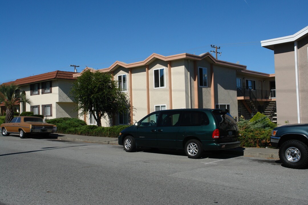 436 Richmond Dr in Millbrae, CA - Building Photo