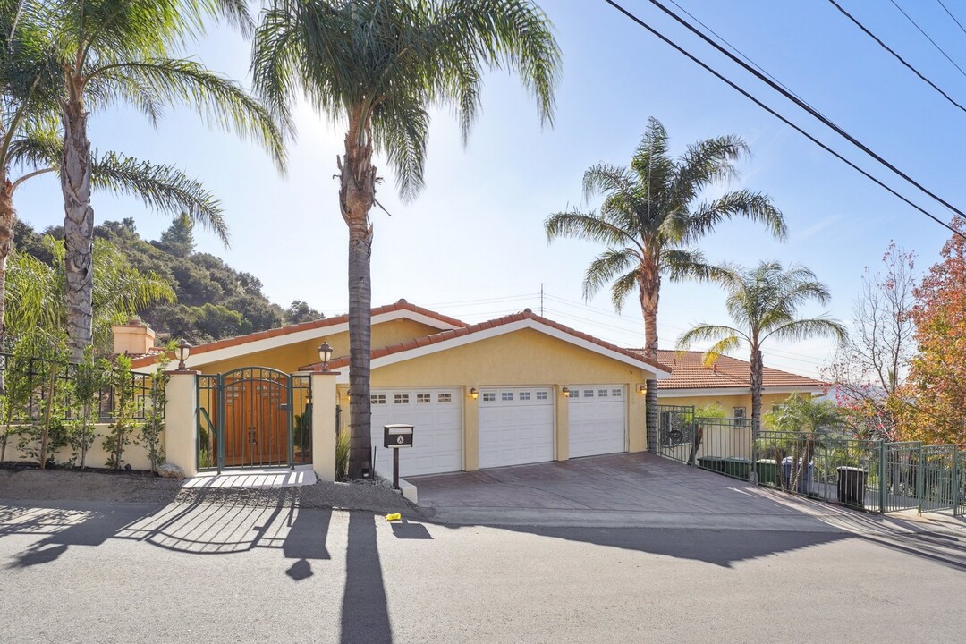 7150 Estepa Dr in Tujunga, CA - Building Photo