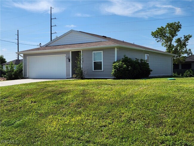 616 NE 24th Terrace in Cape Coral, FL - Building Photo - Building Photo