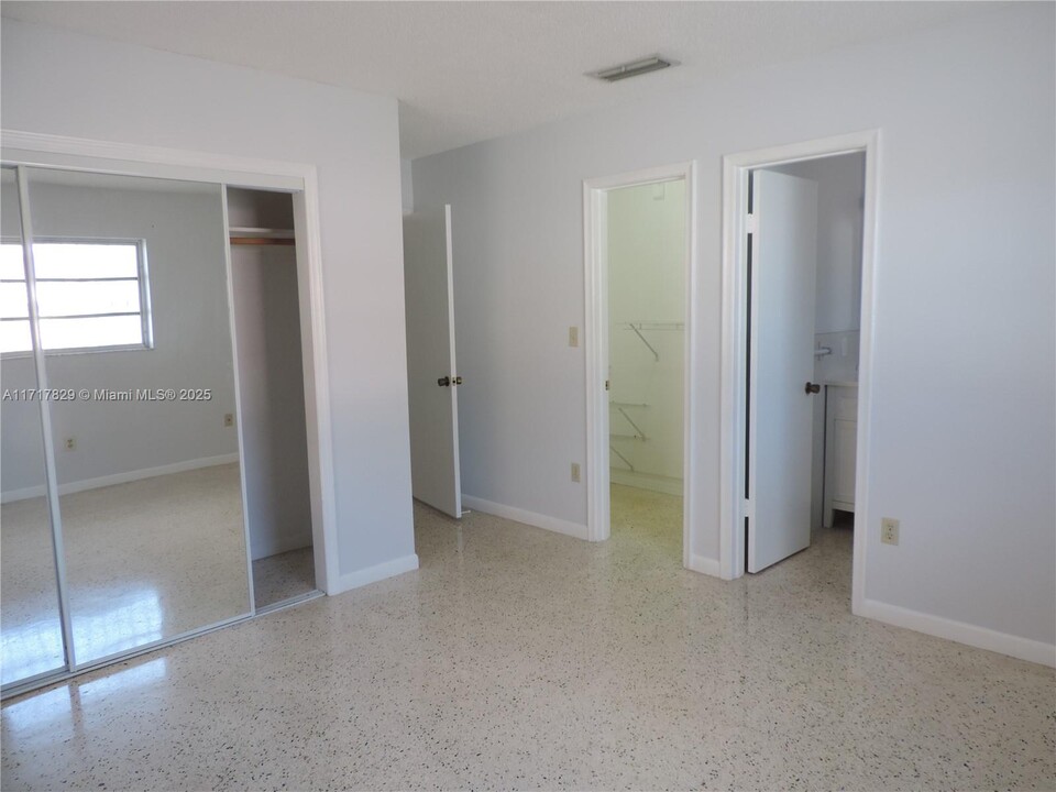 3225 SW 27th St in Miami, FL - Building Photo