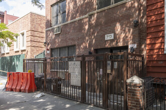 713 Metropolitan Ave in Brooklyn, NY - Building Photo - Building Photo