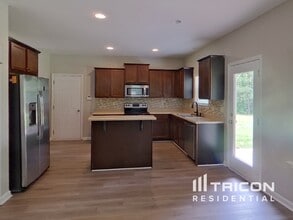 155 Hickory Hills Dr in Newnan, GA - Building Photo - Building Photo