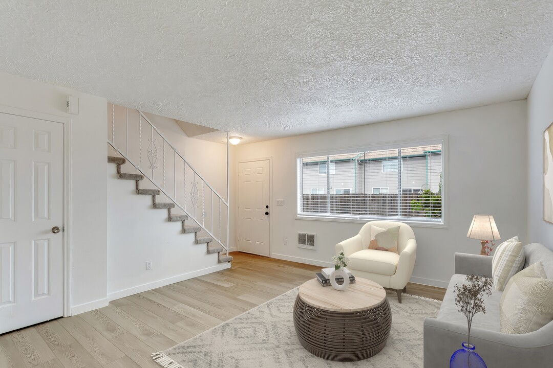 200 Kennel Ave in Molalla, OR - Building Photo