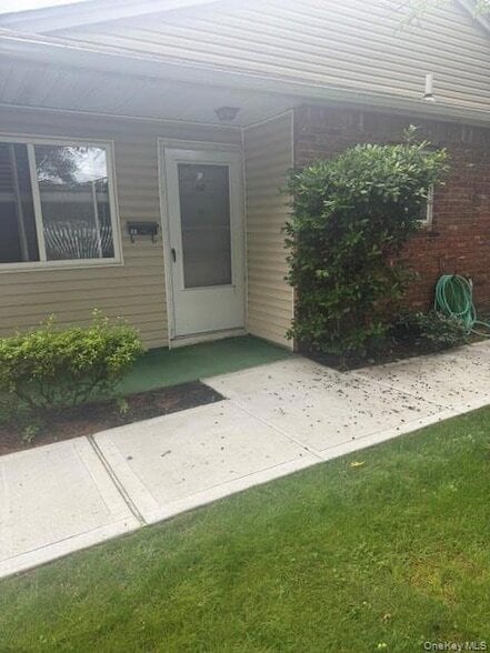 property at 1-72-72 Parkcenter Dr