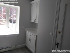 14 Mt Ida St, Unit 3 in Newton, MA - Foto de edificio - Building Photo