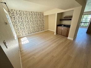 230 Bethany Rd, Unit 210 in Burbank, CA - Foto de edificio - Building Photo