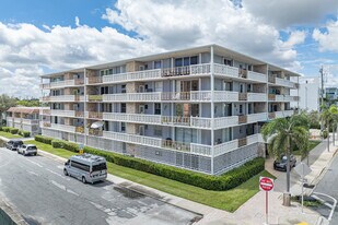 Gold Coast Towers in Lake Worth, FL - Building Photo
